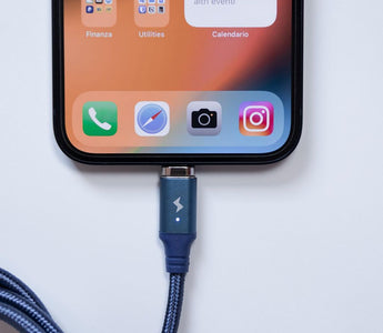 phone charging on magnetic phone charger