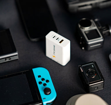 Minimalist Frequent-Flyer Charging: 3-Item Kit for Phone, Laptop, Watch