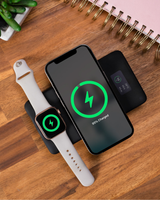 Flash Pro Ultra — charging an iPhone wirelessly via MagSafe — Chargeasap