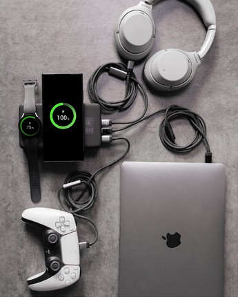 Flash Pro Ultra — fast charging a MacBook Pro and iPhone simultaneously — Chargeasap