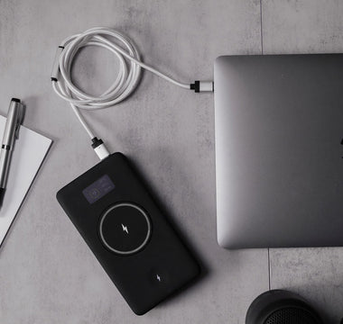 How to Keep Your Laptop Charged During Long Travel Days