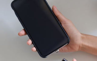 phone with magnetic connector
