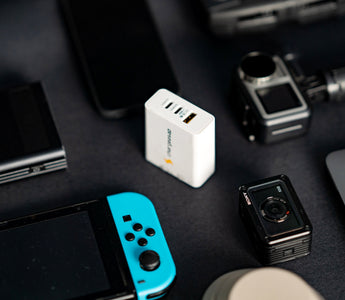 Minimalist Frequent-Flyer Charging: 3-Item Kit for Phone, Laptop, Watch